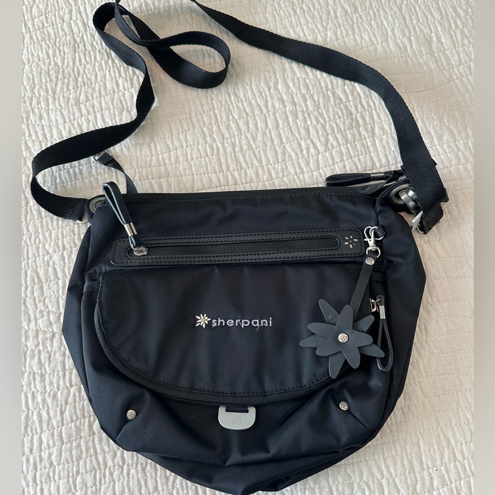 Black Sherpani Crossbady